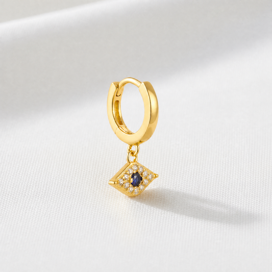 guld örhänge med evil eye