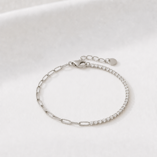Silverarmband med länkkedja och vita stenar