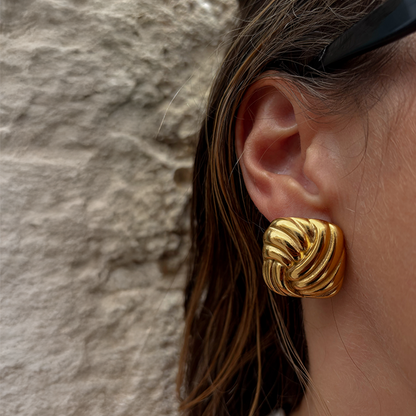 gold-earrings