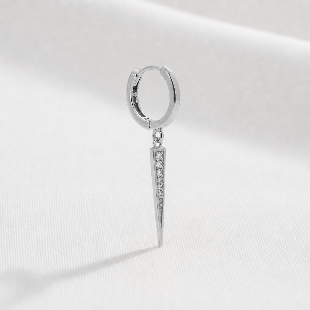 Silverhoop med hängande spike och vita stenar